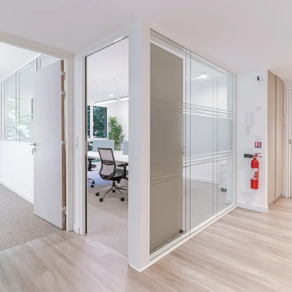 Bureau privé 15 m² 4 postes Location bureau Boulevard Carabacel Nice 06000 - photo 4