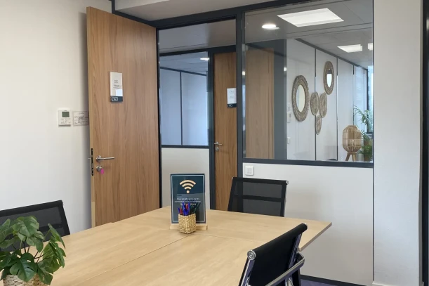 Bureau privé - 92500 - 6 postes - 1980€