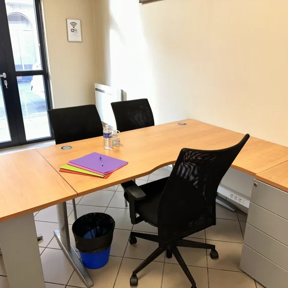 Bureau privé 13 m² 1 poste Location bureau Place du 11 Novembre 1918 Bobigny 93000 - photo 3