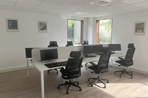 Open Space - 13290 - 6 postes - 250€