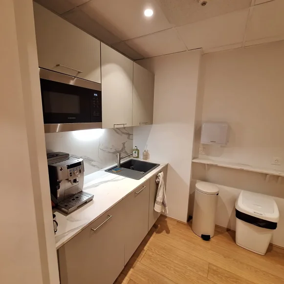 Bureau privé 14 m² 3 postes Location bureau Avenue de Messine Paris 75008 - photo 11