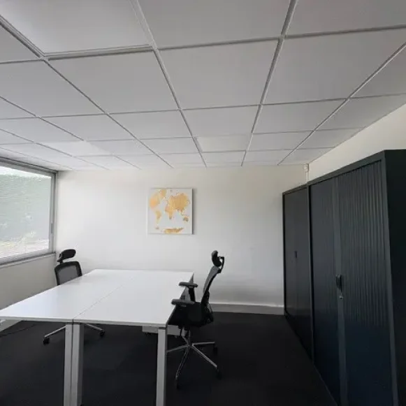 Bureau privé 20 m² 2 postes Coworking Avenue Gustave Eiffel Mérignac 33700 - photo 4