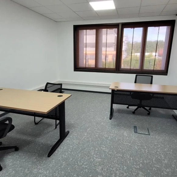 Bureau privé 17 m² 2 postes Coworking Boulevard de Valmy Roanne 42300 - photo 1