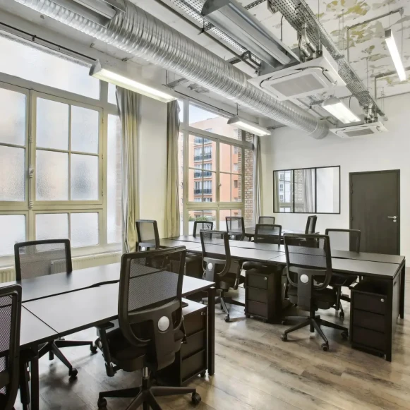 Bureau privé 40 m² 12 postes Location bureau Rue la Vacquerie Paris 75011 - photo 2