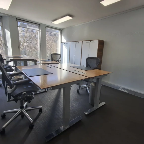 Bureau privé 165 m² 30 postes Location bureau Avenue des Champs-Élysées Paris 75008 - photo 4