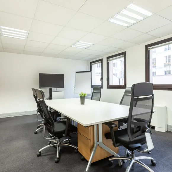Bureau privé 14 m² 3 postes Coworking Rue des Petits Hôtels Paris 75010 - photo 12