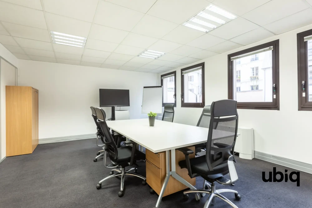 Bureau privé - 75010 - 3 postes - 2100€