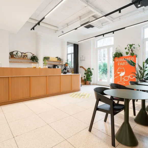 Espace indépendant 350 m² 42 postes Location bureau Rue de Calais Paris 75009 - photo 2