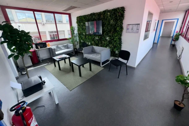 Espace indépendant - 93100 - 45 postes - 3500€