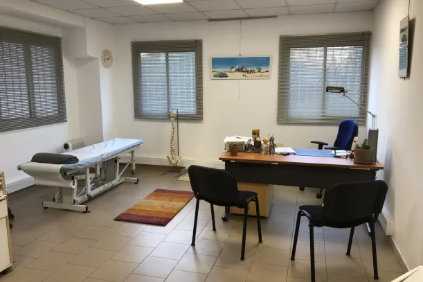 Bureau privé - 83500 - 3 postes - 1100€