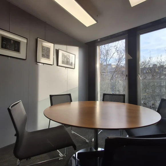 Bureau privé 15 m² 3 postes Coworking Avenue des Champs-Élysées Paris 75008 - photo 4