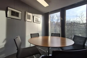 Bureau privé - 75008 - 3 postes - 1900€