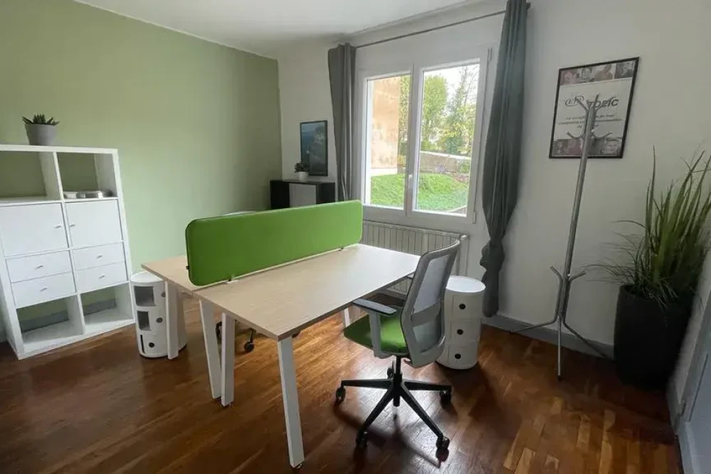 Open Space - 25000 - 8 postes - 250€