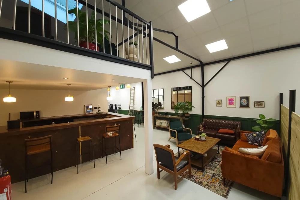 Open Space - 44000 - 12 postes - 260€