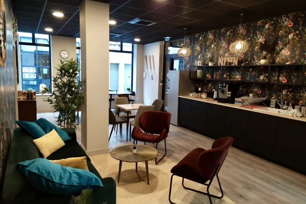 Open Space - 59800 - 5 postes - 240€