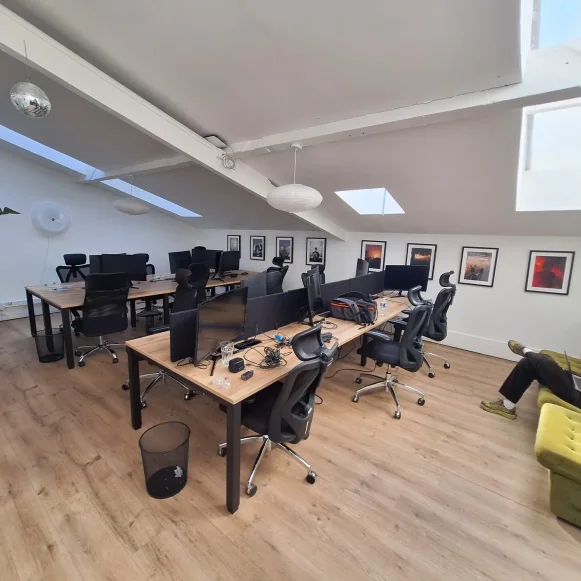 Bureau privé 60 m² 12 postes Location bureau Villa Riberolle Paris 75020 - photo 1