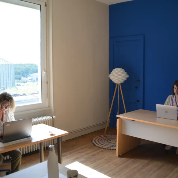 Open Space  11 postes Coworking Rue de la Gare Hennebont 56700 - photo 4