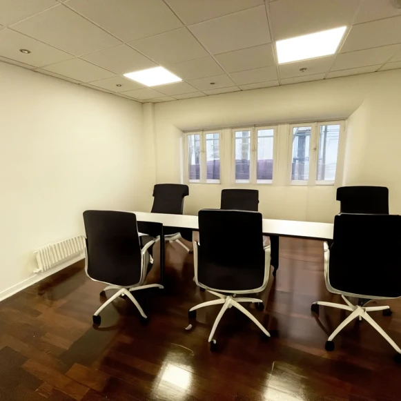 Bureau privé 25 m² 6 postes Location bureau Rue Kepler Paris 75016 - photo 1