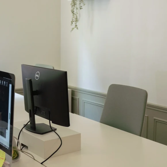 Open Space  2 postes Location bureau Rue de Bellechasse Paris 75007 - photo 1