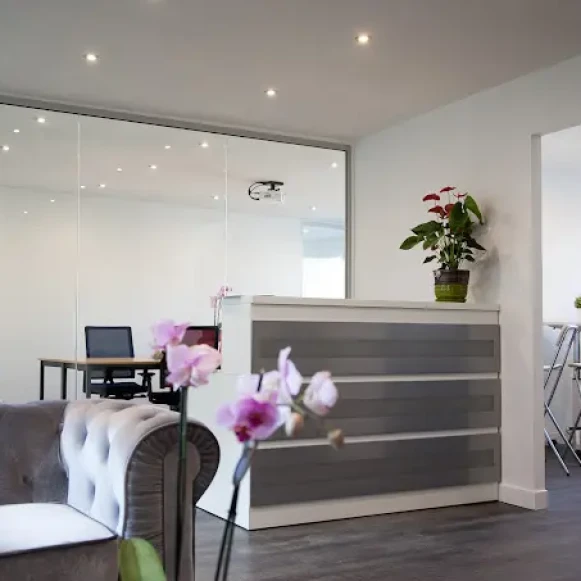 Bureau privé 12 m² 2 postes Location bureau Boulevard Gambetta Issy-les-Moulineaux 92130 - photo 4