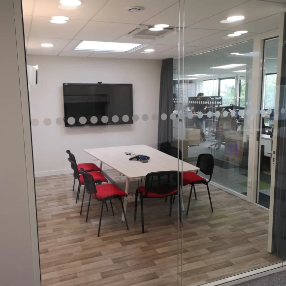 Open Space  10 postes Coworking Avenue Barthélémy Buyer Lyon 69009 - photo 6