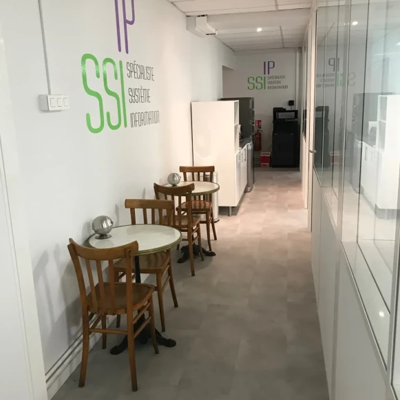 Bureau privé 13 m² 2 postes Location bureau Rue des Rondeaux Paris 75020 - photo 3