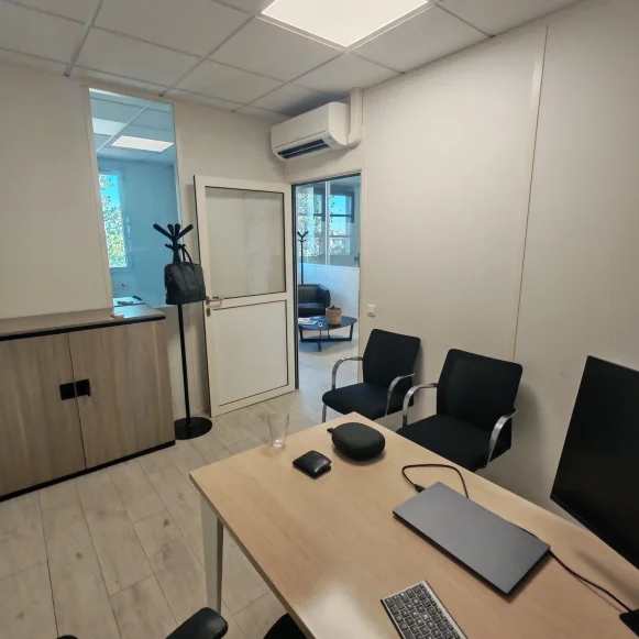 Bureau privé 11 m² 1 poste Location bureau Avenue Raspail Saint-Maur-des-Fossés 94100 - photo 2