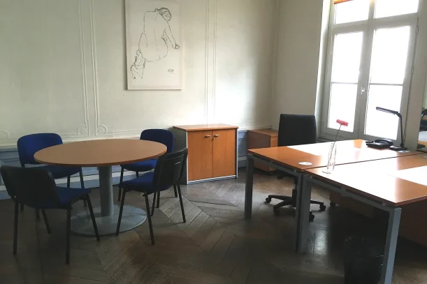Bureau privé - 80000 - 2 postes - 853€