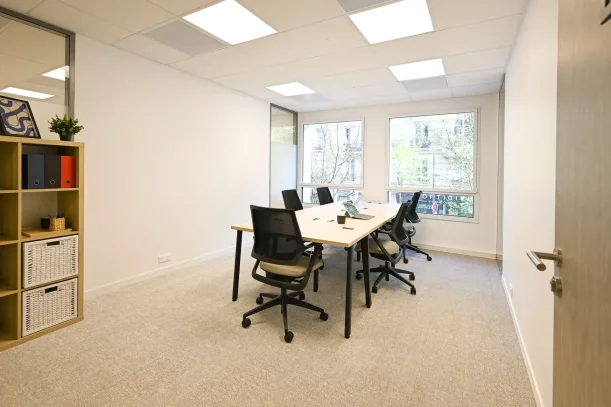 Bureau privé - 75018 - 5 postes - 2475€