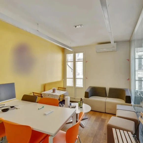 Bureau privé 94 m² 25 postes Coworking Rue du Caire Paris 75002 - photo 4