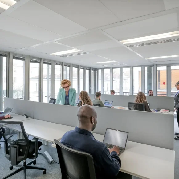 Bureau privé 25 m² 6 postes Location bureau Rue Philidor Paris 75020 - photo 1