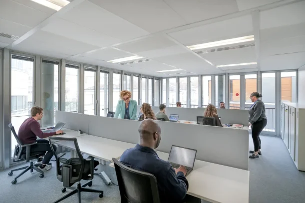 Bureau privé - 75020 - 17 postes - 8721€