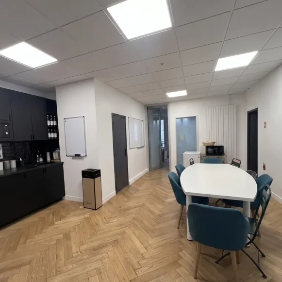 Bureau privé 40 m² 12 postes Location bureau Rue Royale Paris 75008 - photo 5