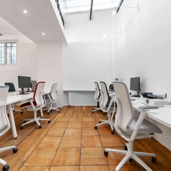 Espace indépendant 70 m² 19 postes Location bureau Cité Paradis Paris 75010 - photo 4