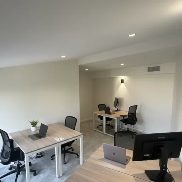Bureau privé 19 m² 6 postes Location bureau Rue Turenne Bordeaux 33000 - photo 1