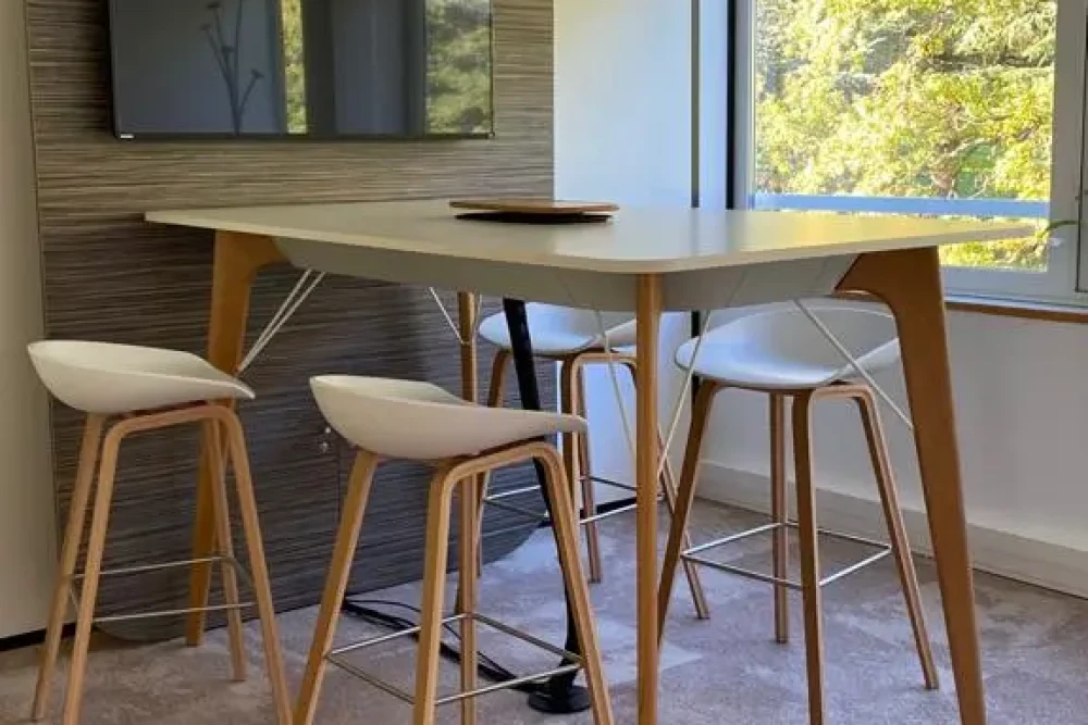 Open Space - 44470 - 12 postes - 220€