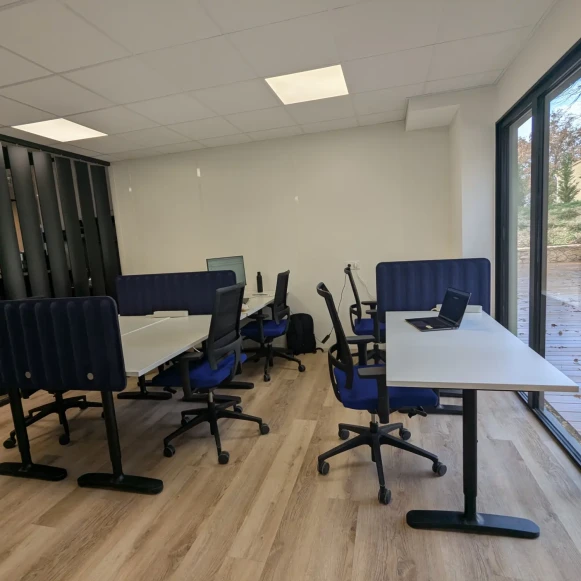 Open Space  6 postes Location bureau Rue de la Gare Venelles 13770 - photo 2