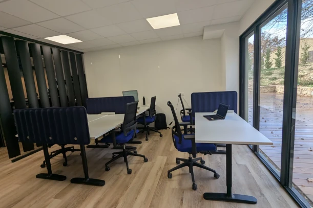 Open Space - 13770 - 6 postes - 220€