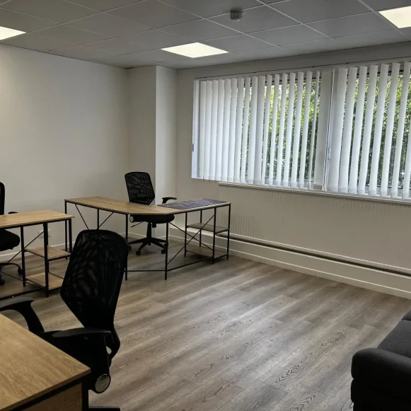 Bureau privé 25 m² 4 postes Coworking Rue Louis Ampère Neuilly-sur-Marne 93330 - photo 1