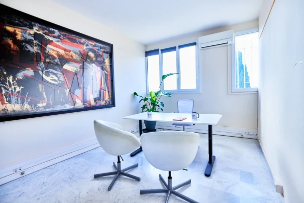 Bureau privé - 13002 - 3 postes - 540€
