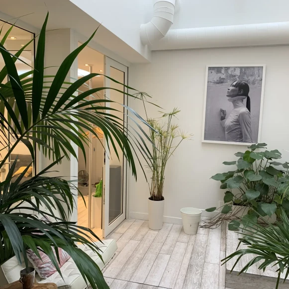 Bureau privé 15 m² 4 postes Coworking Rue de Sévigné Paris 75003 - photo 6