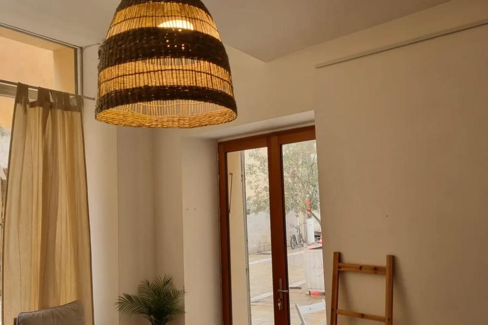 Open Space - 83000 - 5 postes - 190€