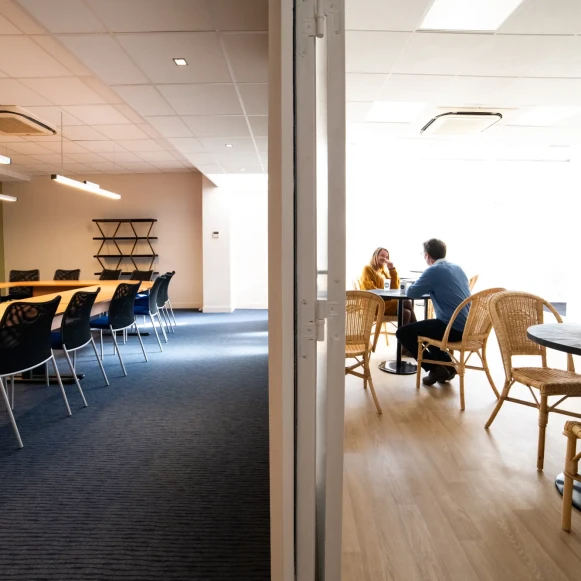 Bureau privé 20 m² 4 postes Location bureau Rue de Constantine Le Mans 72000 - photo 2