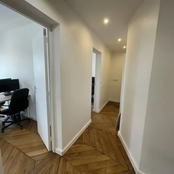 Bureau privé 20 m² 5 postes Location bureau Boulevard de Sébastopol Paris 75001 - photo 8