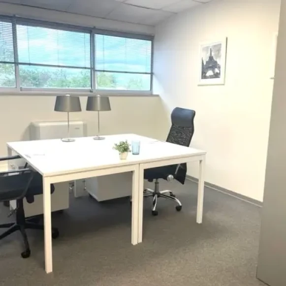 Bureau privé 15 m² 2 postes Coworking Chemin de la Crabe Toulouse 31300 - photo 1