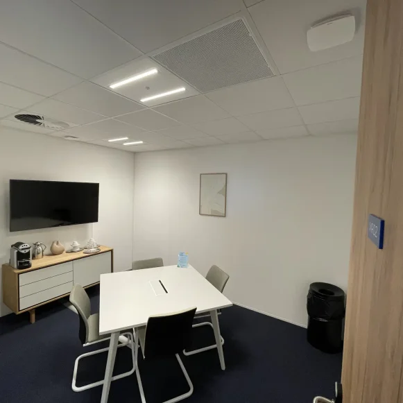 Bureau privé 7 m² 2 postes Coworking Rue James Joule Rezé 44400 - photo 4