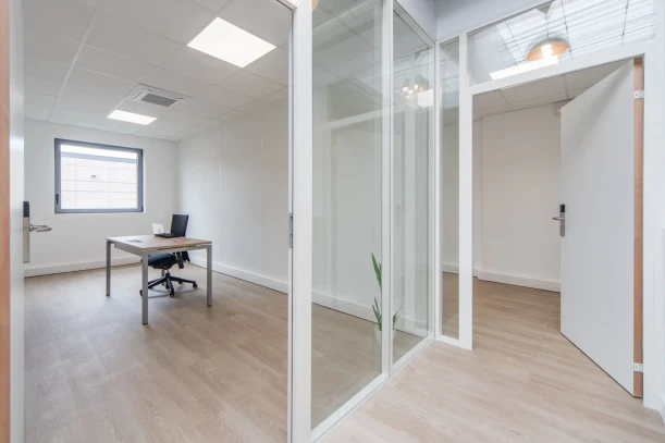 Bureau privé - 77700 - 2 postes - 700€