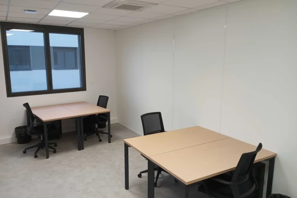 Bureau privé - 69570 - 4 postes - 1588€