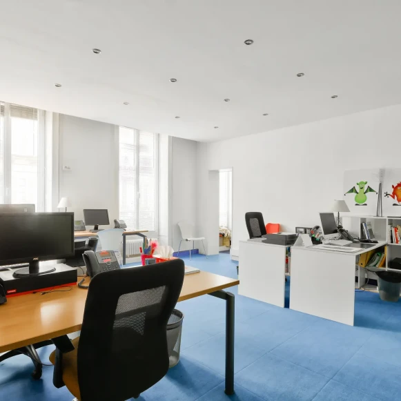 Espace indépendant 150 m² 20 postes Location bureau Rue Rougemont Paris 75009 - photo 1