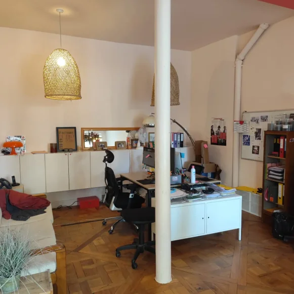 Espace indépendant 60 m² 9 postes Location bureau Cour des Petites Écuries Paris 75010 - photo 3